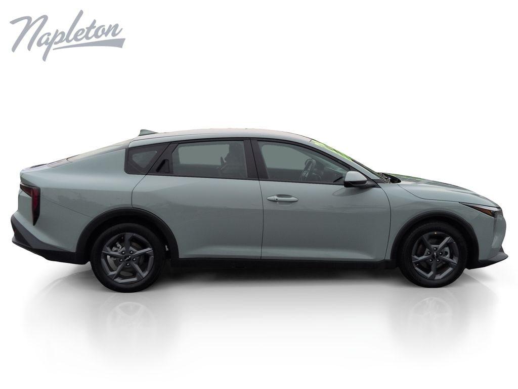 2025 Kia K4 LXS - Photo 7