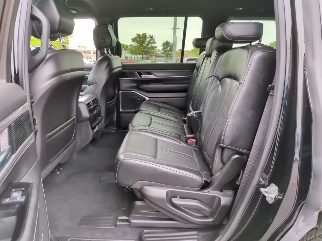 2023 Jeep Wagoneer Series III - Photo 13