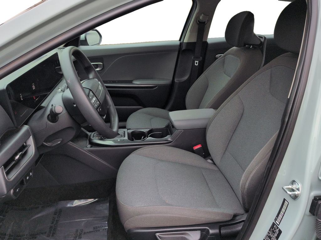 2025 Kia K4 LXS - Photo 21