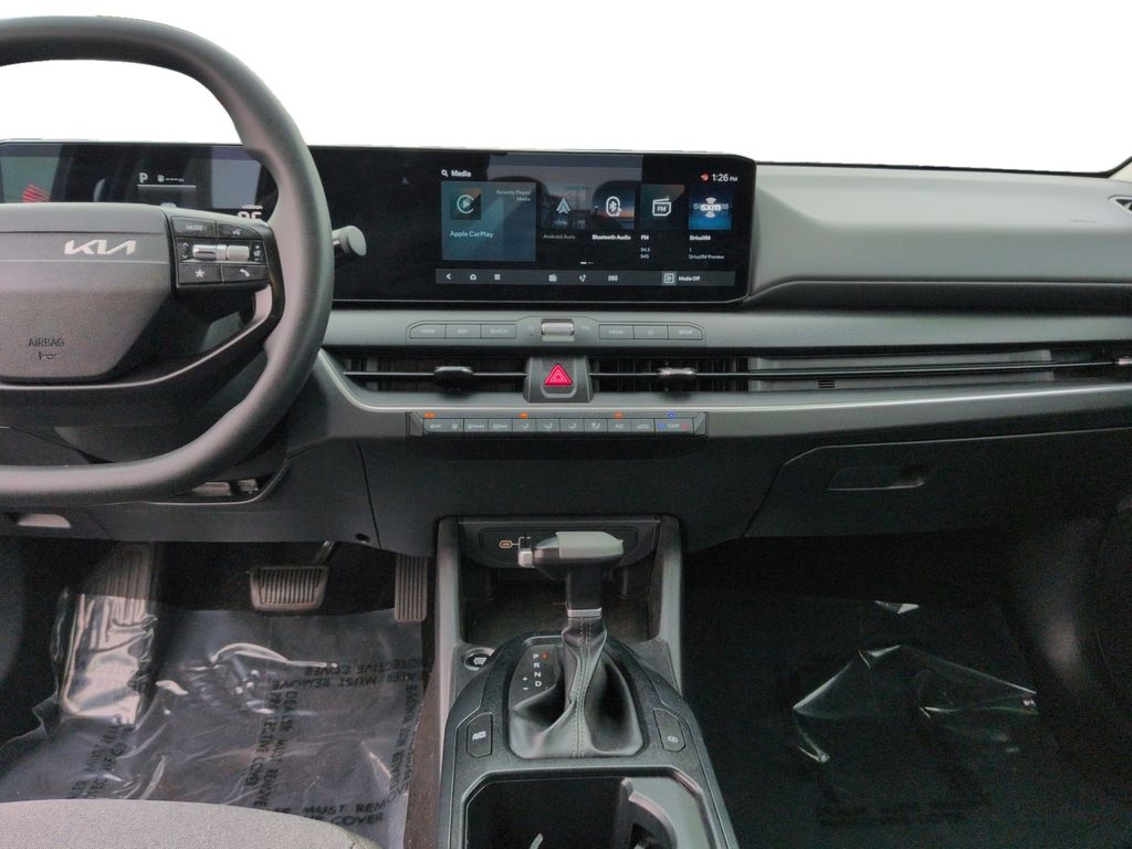 2025 Kia K4 LXS - Photo 11