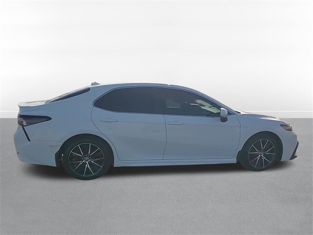 2022 Toyota Camry SE photo 4