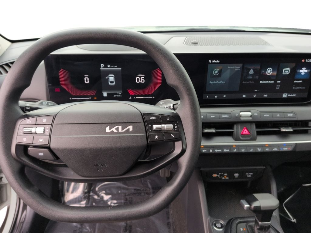 2025 Kia K4 LXS - Photo 14