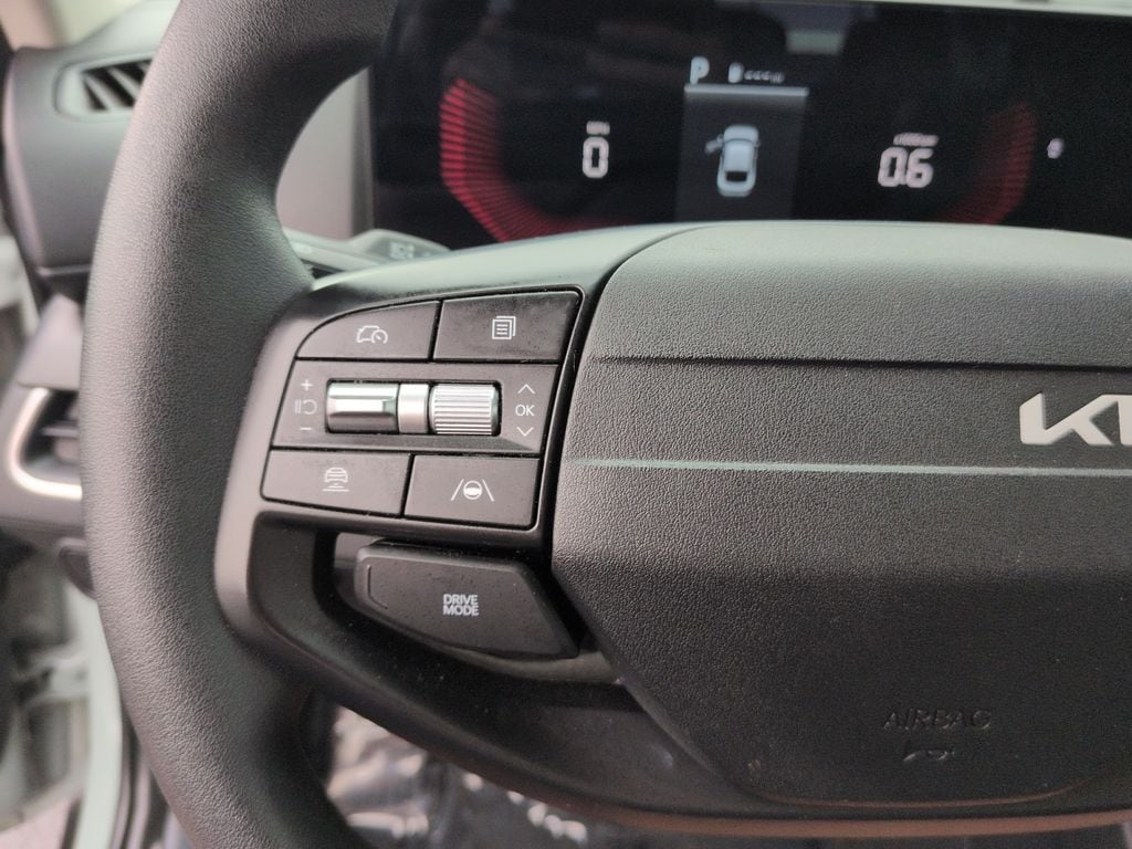 2025 Kia K4 LXS - Photo 18