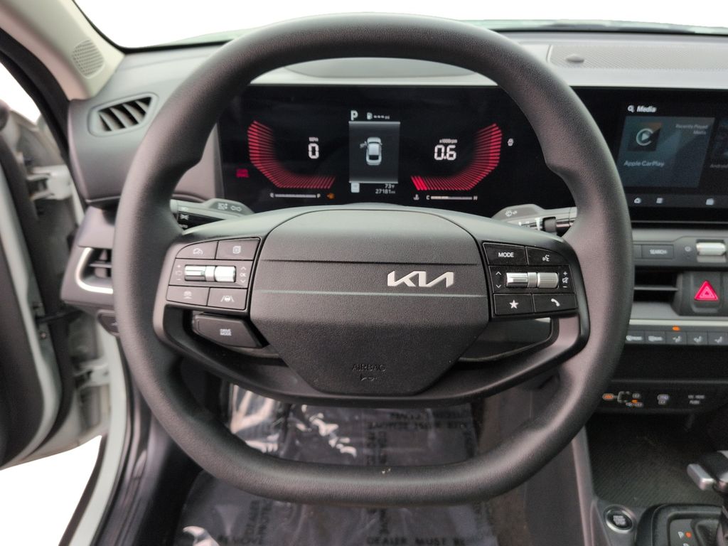 2025 Kia K4 LXS - Photo 12