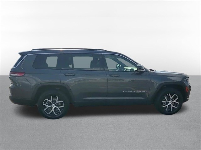 2024 Jeep Grand Cherokee Limited photo 3