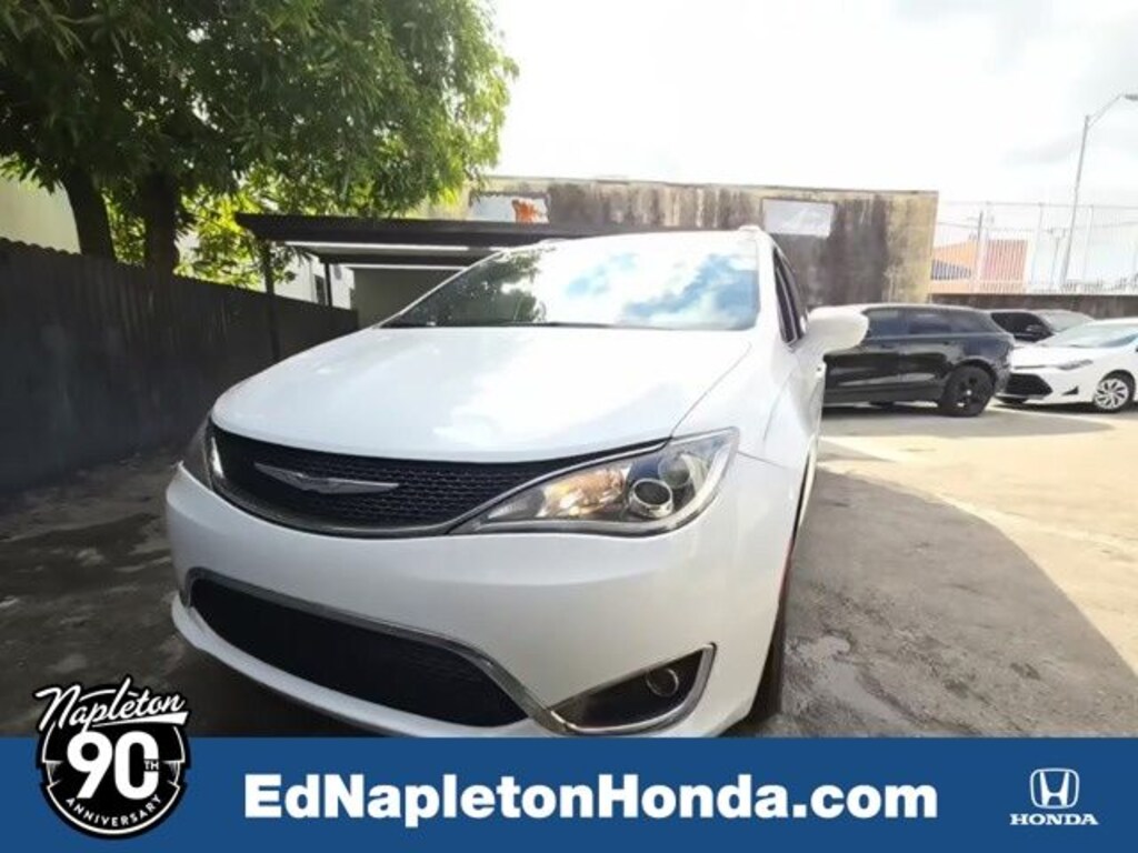 Used 2019 Chrysler Pacifica Touring L Passenger Van
