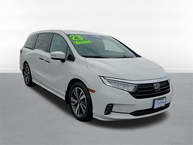 2023 Honda Odyssey Touring photo 3