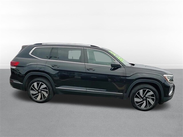 2024 Volkswagen Atlas SEL photo 3