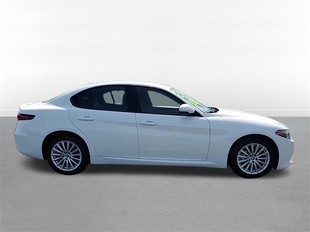 2022 Alfa Romeo Giulia SPRINT photo 4