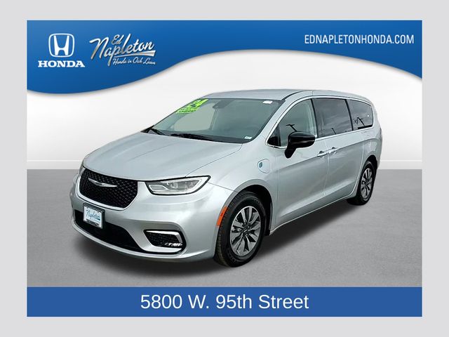 2024 Chrysler Pacifica Hybrid Select PHEV's photo
