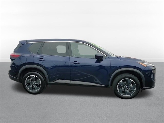 2025 Nissan Rogue SV photo 2