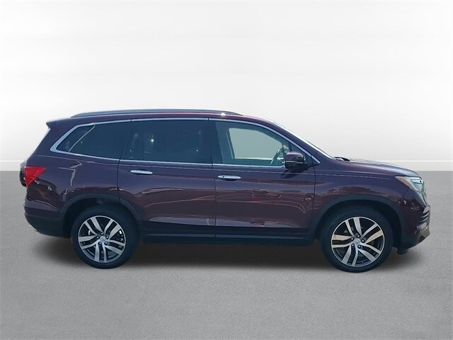2017 Honda Pilot Elite photo 4