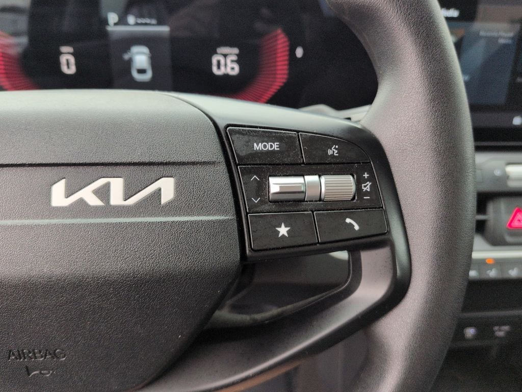 2025 Kia K4 LXS - Photo 19