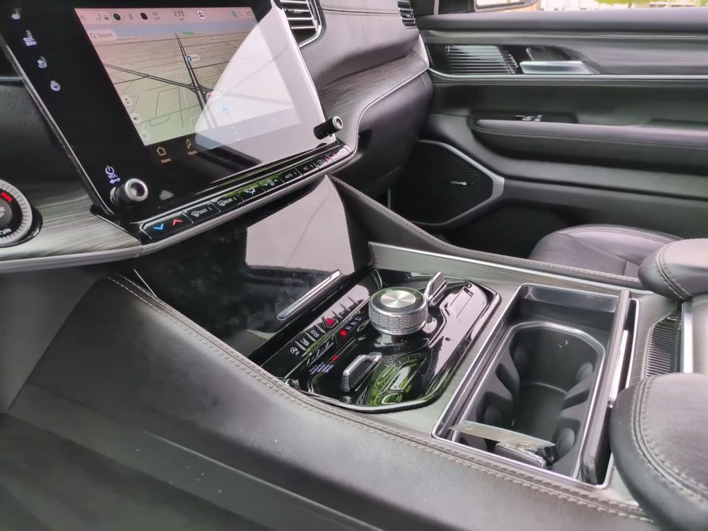 2023 Jeep Wagoneer Series III - Photo 28