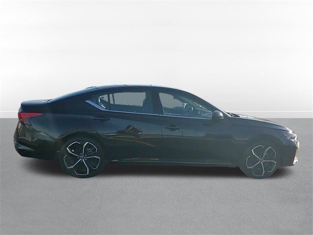 2024 Nissan Altima 2.5 SR photo 4