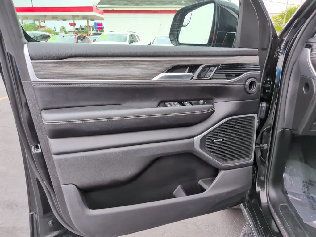 2023 Jeep Wagoneer Series III - Photo 19