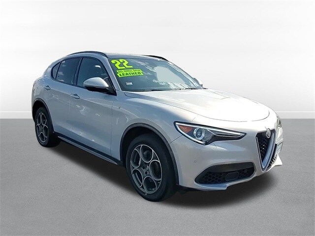 2022 Alfa Romeo Stelvio Ti Sport photo 3