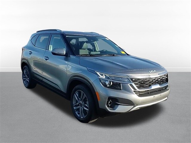 2022 Kia Seltos S Nightfall Edition photo 3