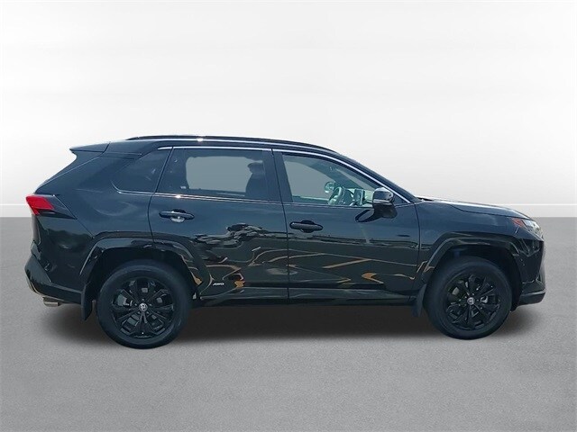 2024 Toyota RAV4 Hybrid SE photo 4