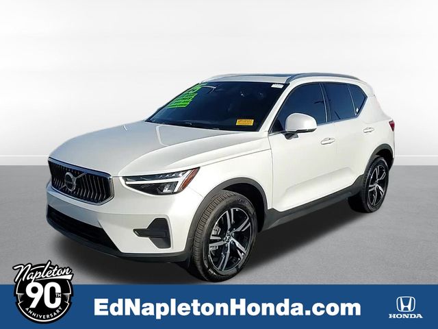 2025 Volvo XC40 Core's photo