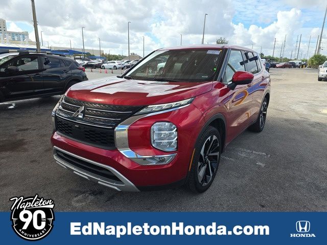 2024 Mitsubishi Outlander SE's photo