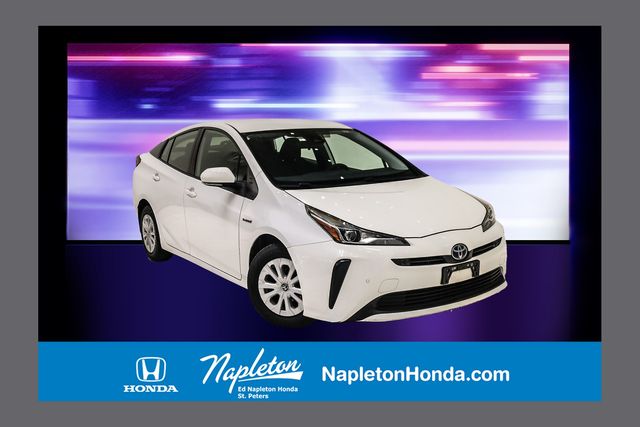 2021 Toyota Prius LE's photo