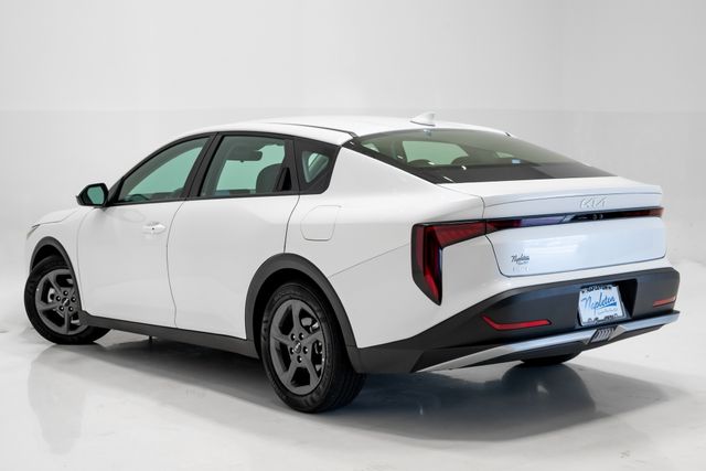 2025 Kia K4 LXS - Photo 31