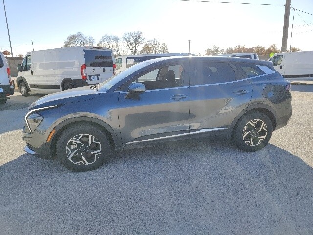 2024 Kia Sportage LX photo 2