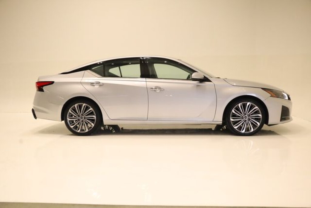 Used 2023 Nissan Altima 2.5 SL Sedan