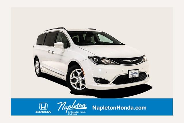 2020 Chrysler Pacifica Touring L Plus's photo