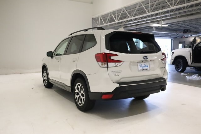 2021 Subaru Forester Premium photo 4