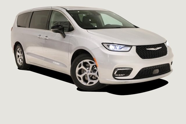 Used 2024 Chrysler Pacifica Limited with VIN 2C4RC1GG6RR135249 for sale in Saint Peters, MO