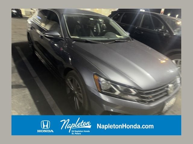 2017 Volkswagen Passat R-Line's photo