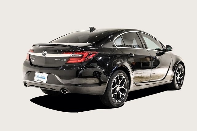 2016 Buick Regal Sport Touring photo 4