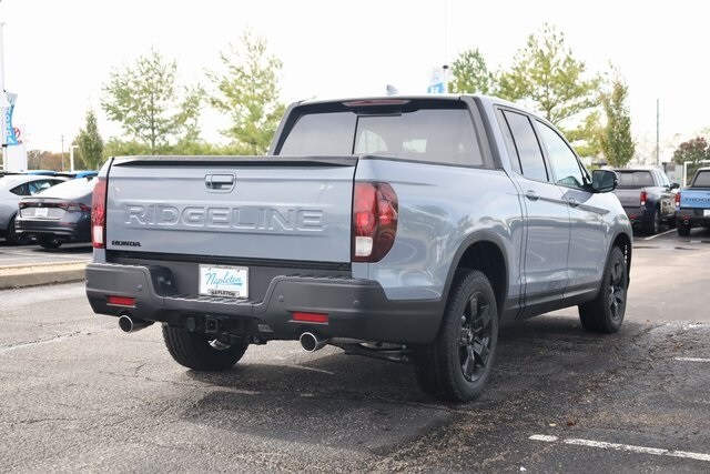 2026 Honda Ridgeline Black Edition photo 4