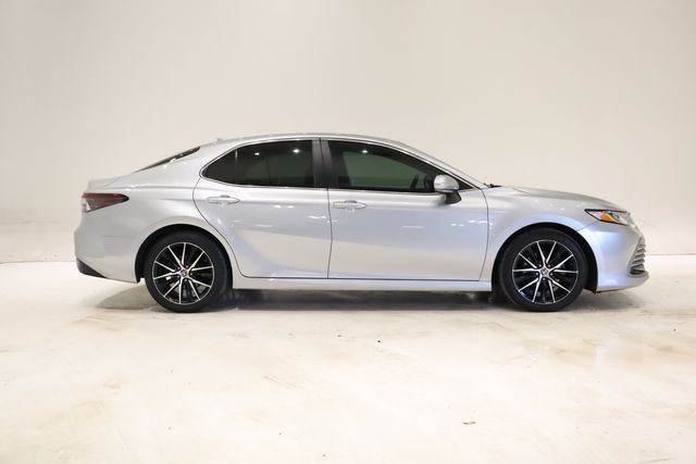 2023 Toyota Camry LE photo 3