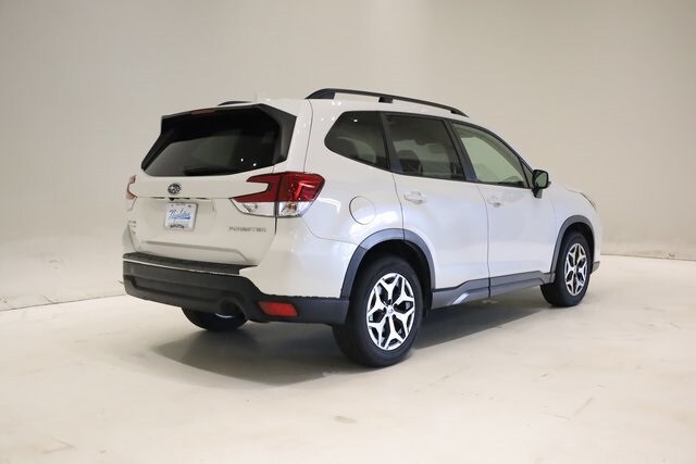 2021 Subaru Forester Premium photo 3