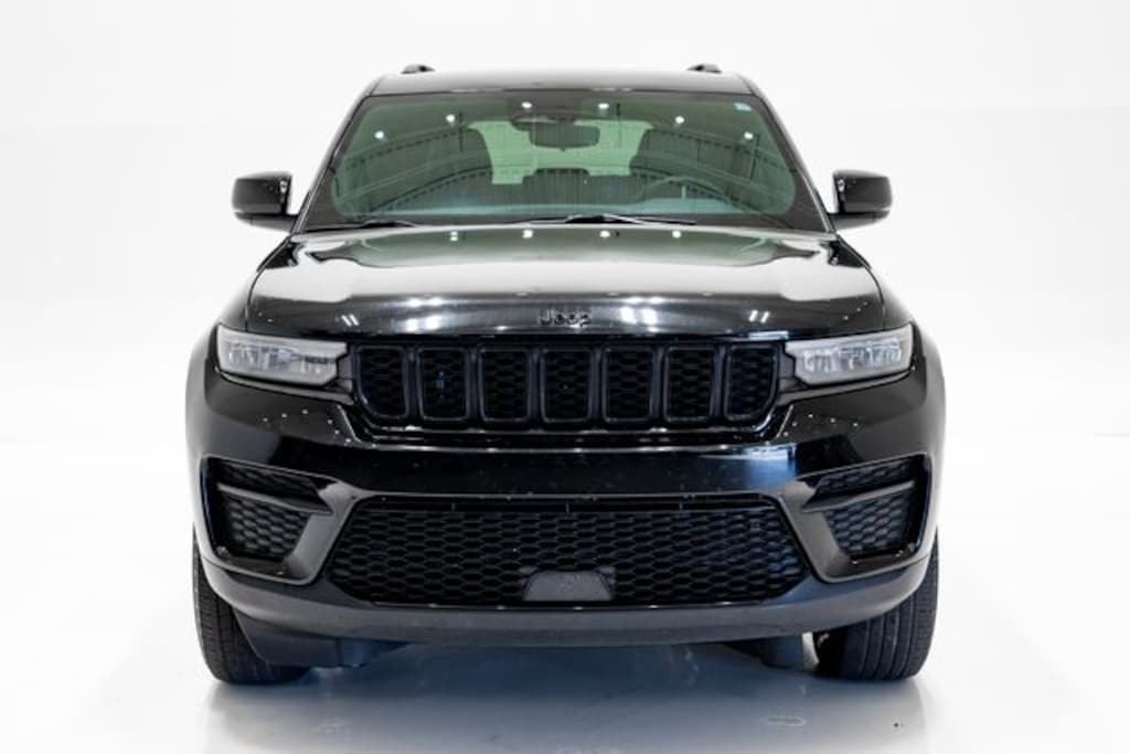 Used 2024 Jeep Grand Cherokee Altitude SUV