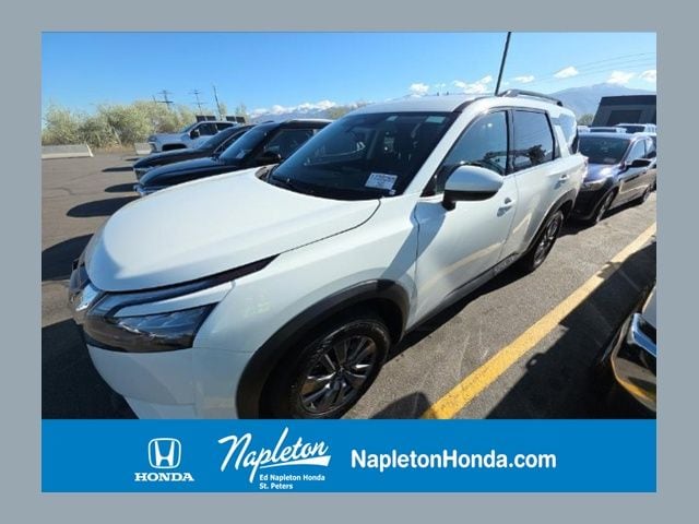 2025 Nissan Pathfinder SV 4WD's photo