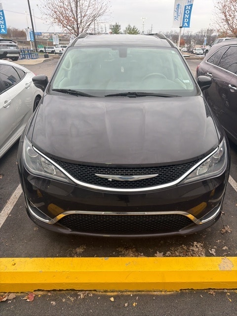 2018 Chrysler Pacifica Touring Plus photo 4