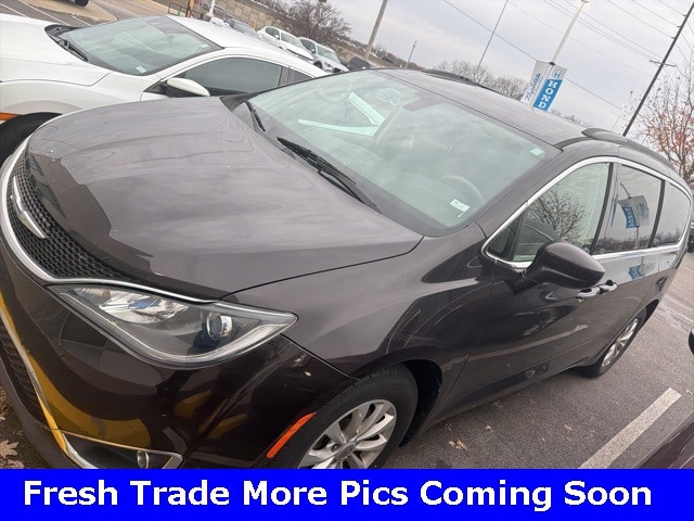 2018 Chrysler Pacifica Touring Plus's photo