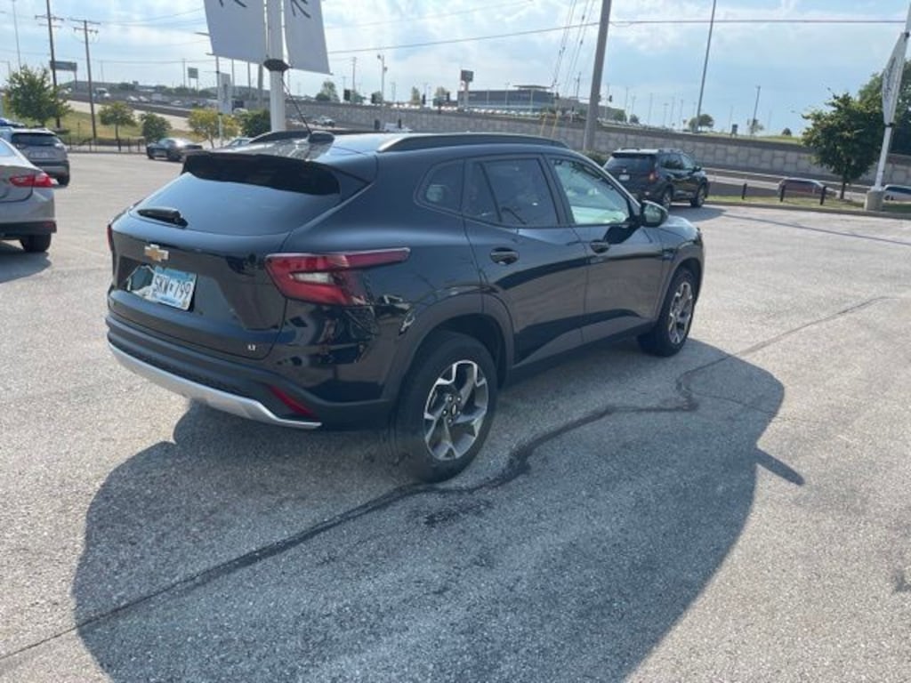 Used 2025 Chevrolet Trax LT SUV