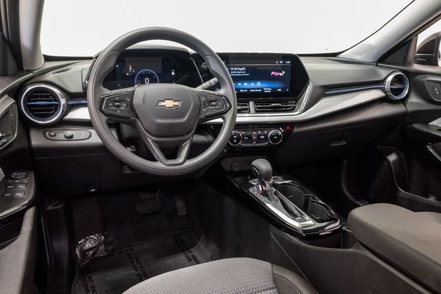 2025 Chevrolet Trax LT - Photo 7