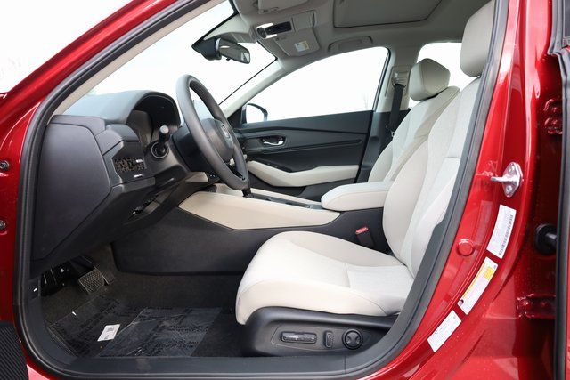2025 Honda Accord SE - Photo 13