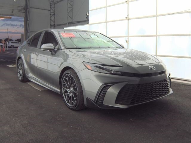 2025 Toyota Camry SE photo 4