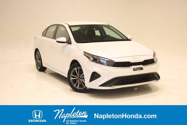 2023 Kia Forte LXS AT's photo
