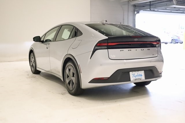 2024 Toyota Prius LE photo 5