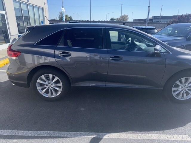 2014 Toyota Venza LE photo 2