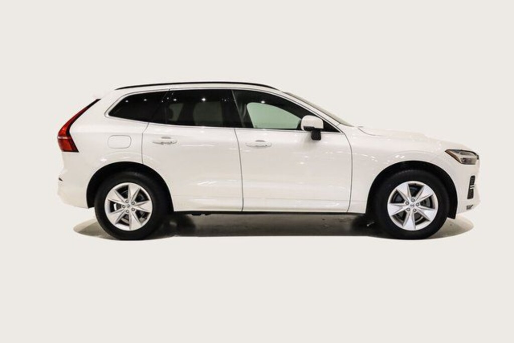 Used 2022 Volvo XC60 B5 Momentum SUV