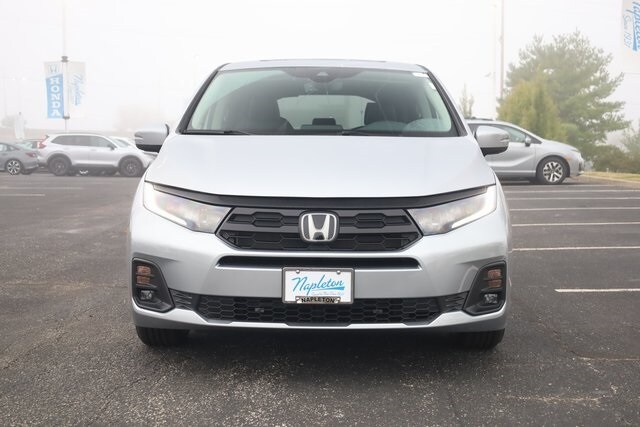 2026 Honda Odyssey Touring photo 2